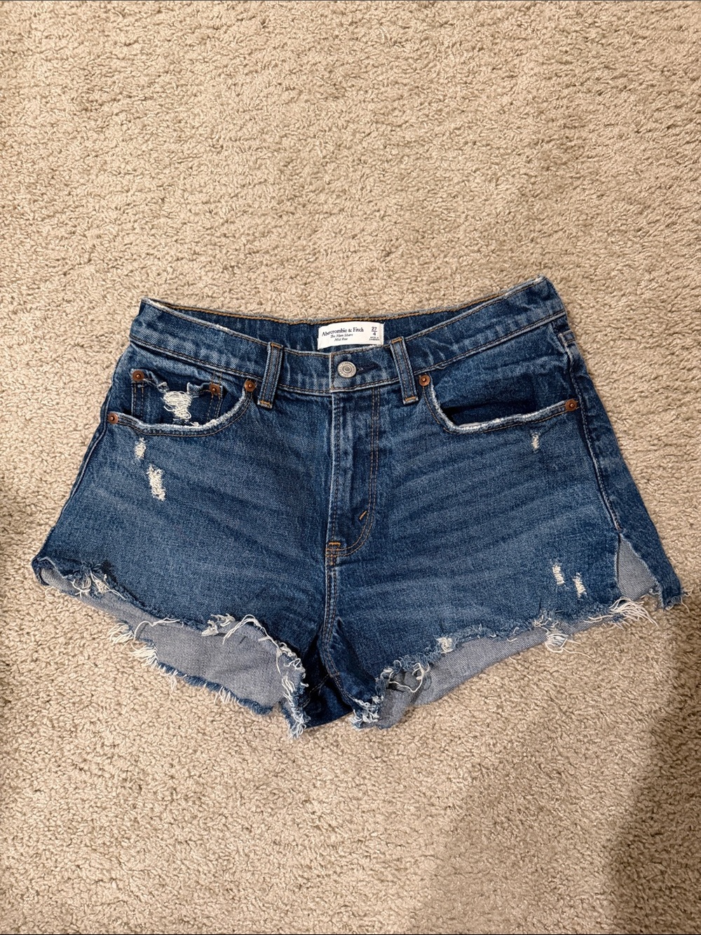 Abercrombie & Fitch Mid Rise The Mom Short Curve Love